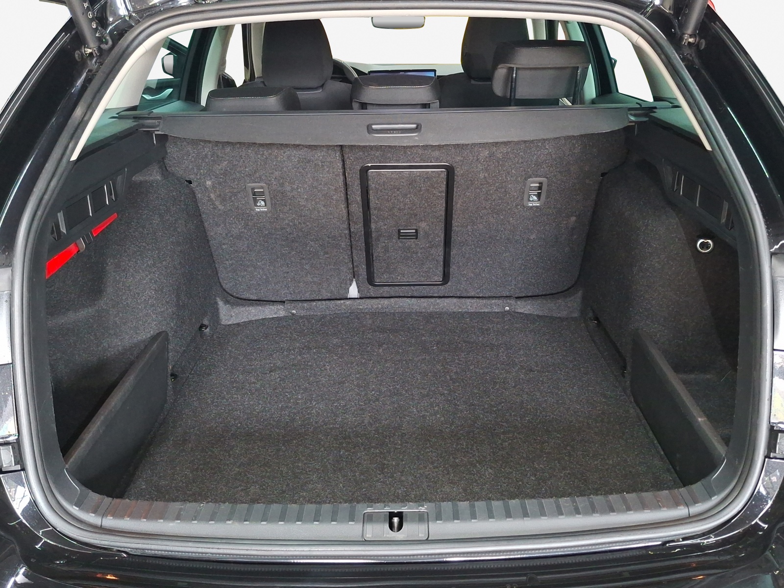 SKODA Octavia Combi 2.0 TDI DSG Selection-image-12
