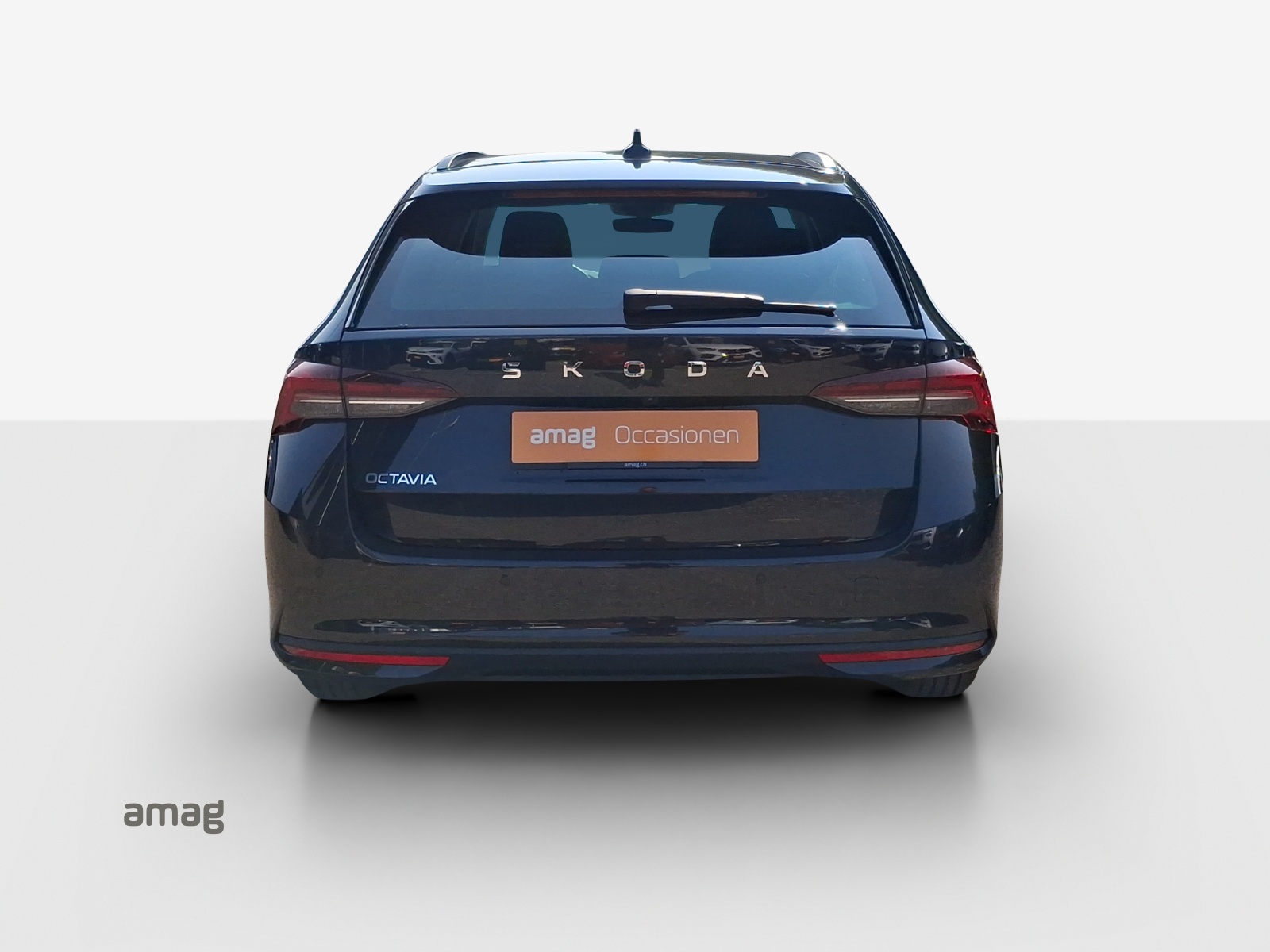 SKODA Octavia Combi 2.0 TDI DSG Selection-image-3