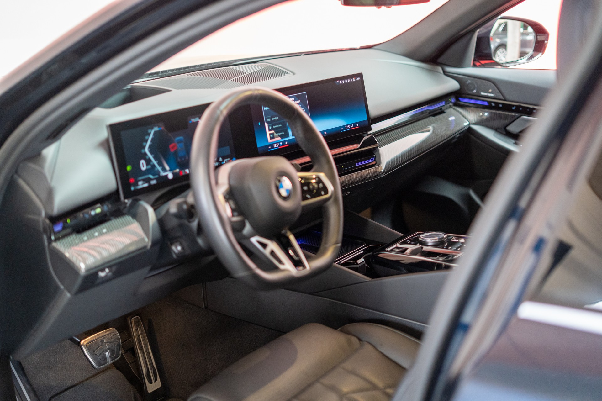 BMW 520i M Sport / Head-Up / Harman Kardon / 360° Kamera-image-9