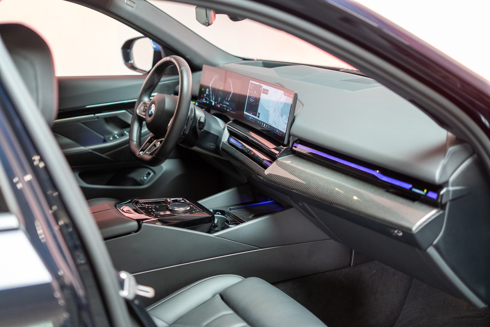 BMW 520i M Sport / Head-Up / Harman Kardon / 360° Kamera-image-12