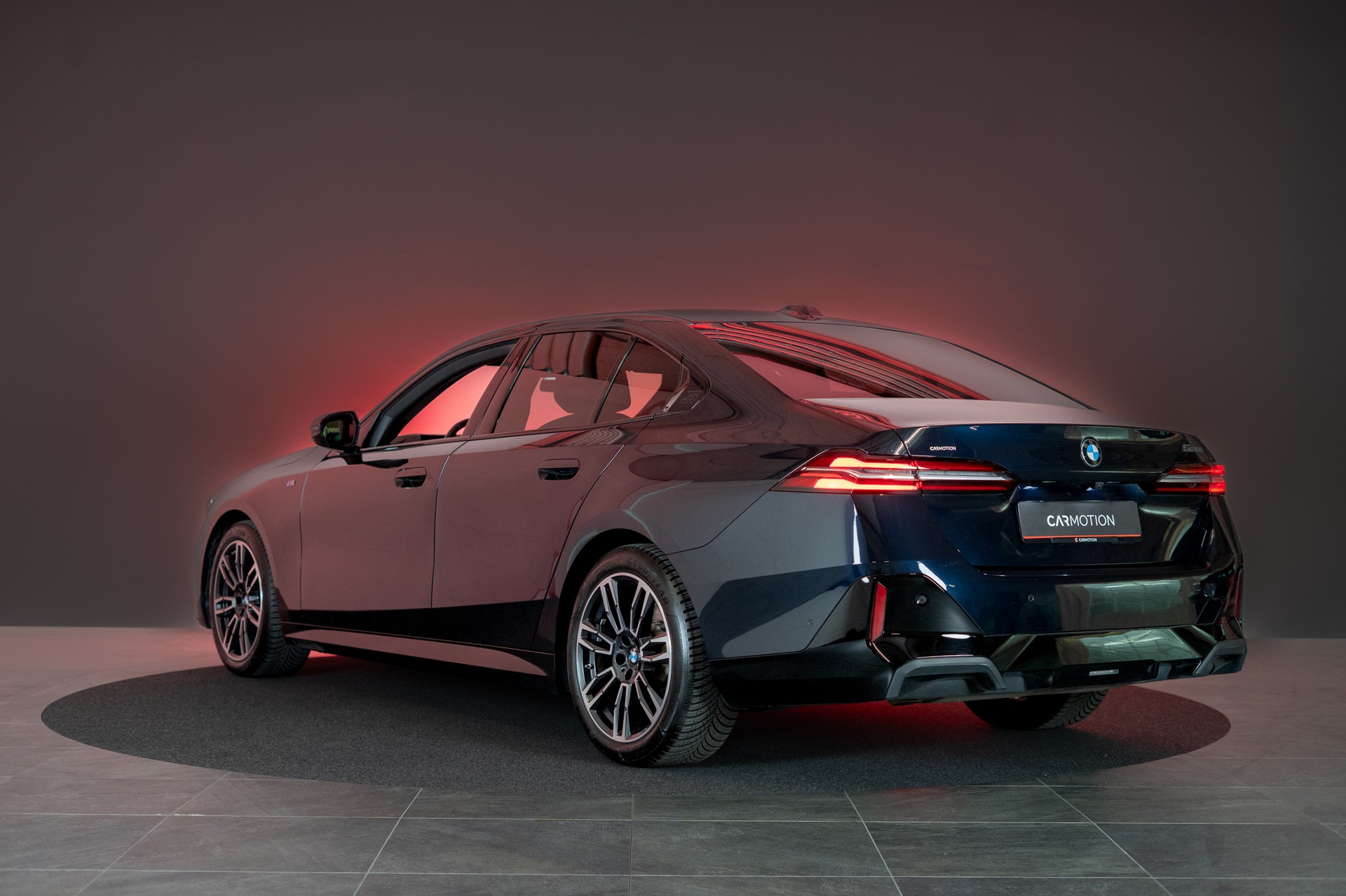 BMW 520i M Sport / Head-Up / Harman Kardon / 360° Kamera-showroom-element-3
