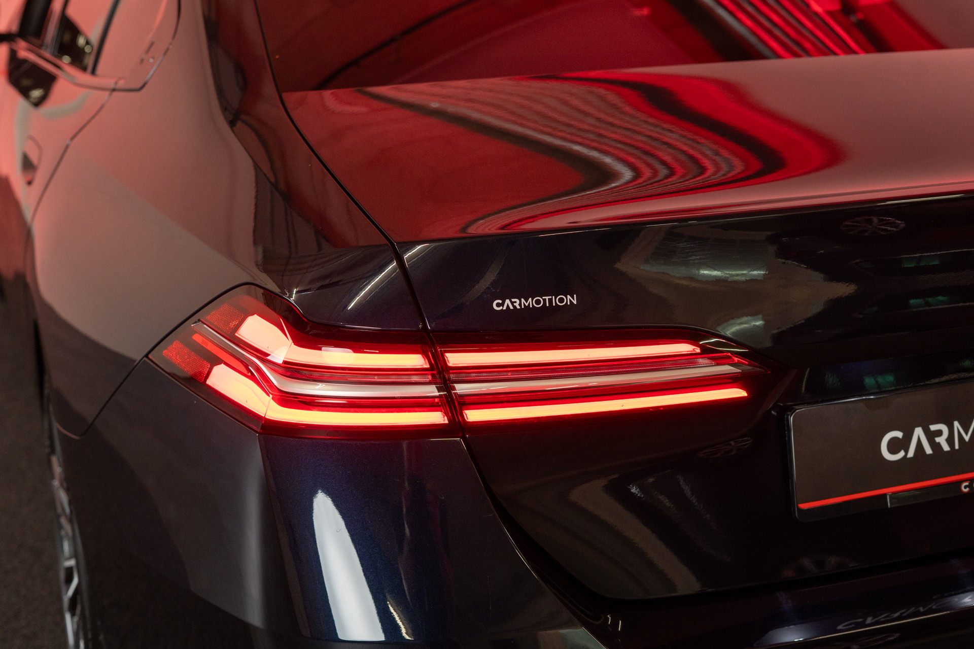 BMW 520i M Sport / Head-Up / Harman Kardon / 360° Kamera-image-8
