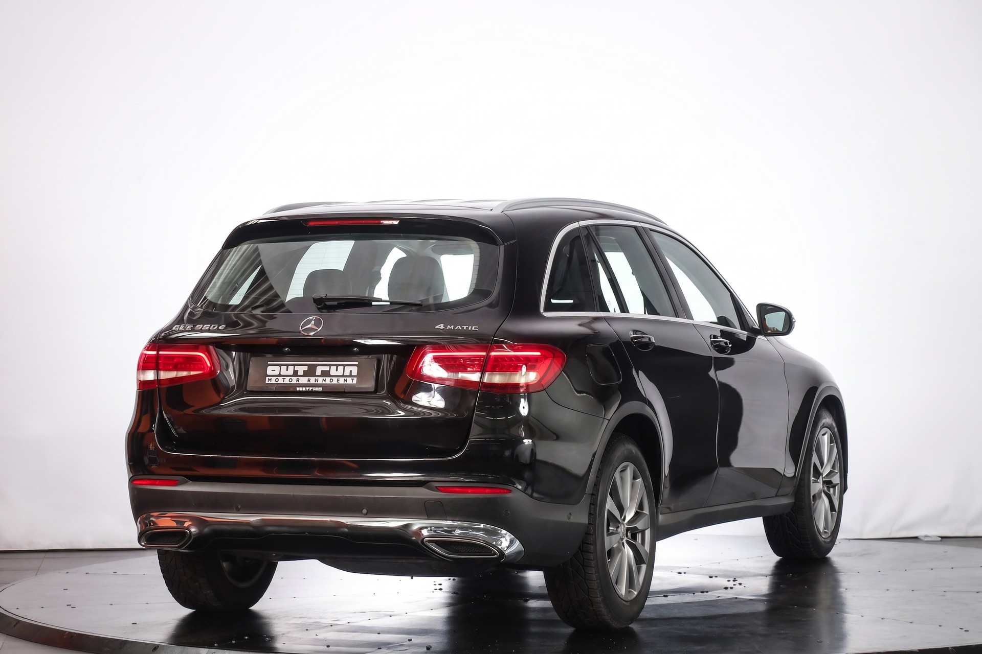 MERCEDES-BENZ GLC 220 d 4Matic 9G-Tronic-image-3