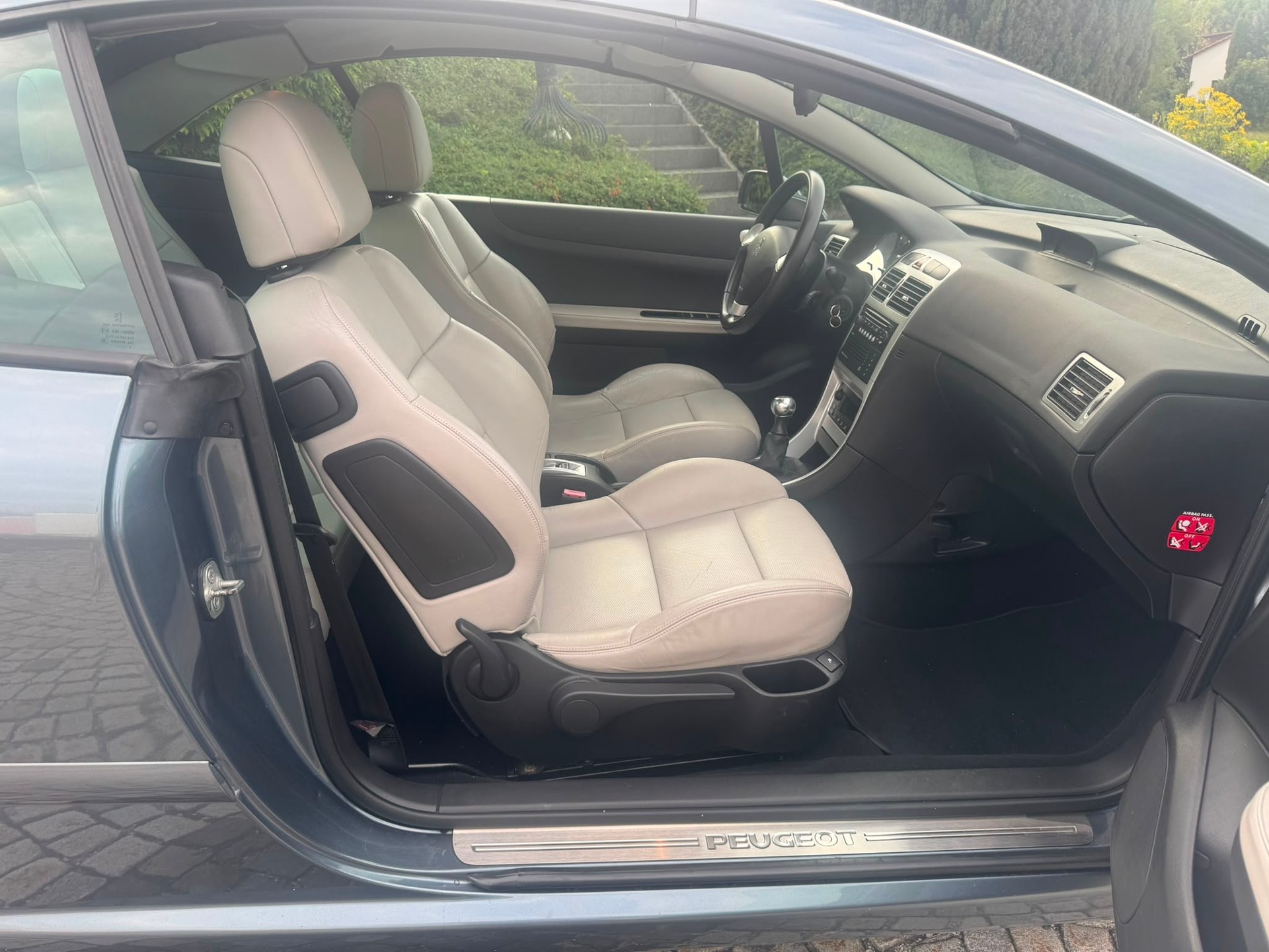 PEUGEOT 307 CC 2.0 16V Platinum Edition-image-11