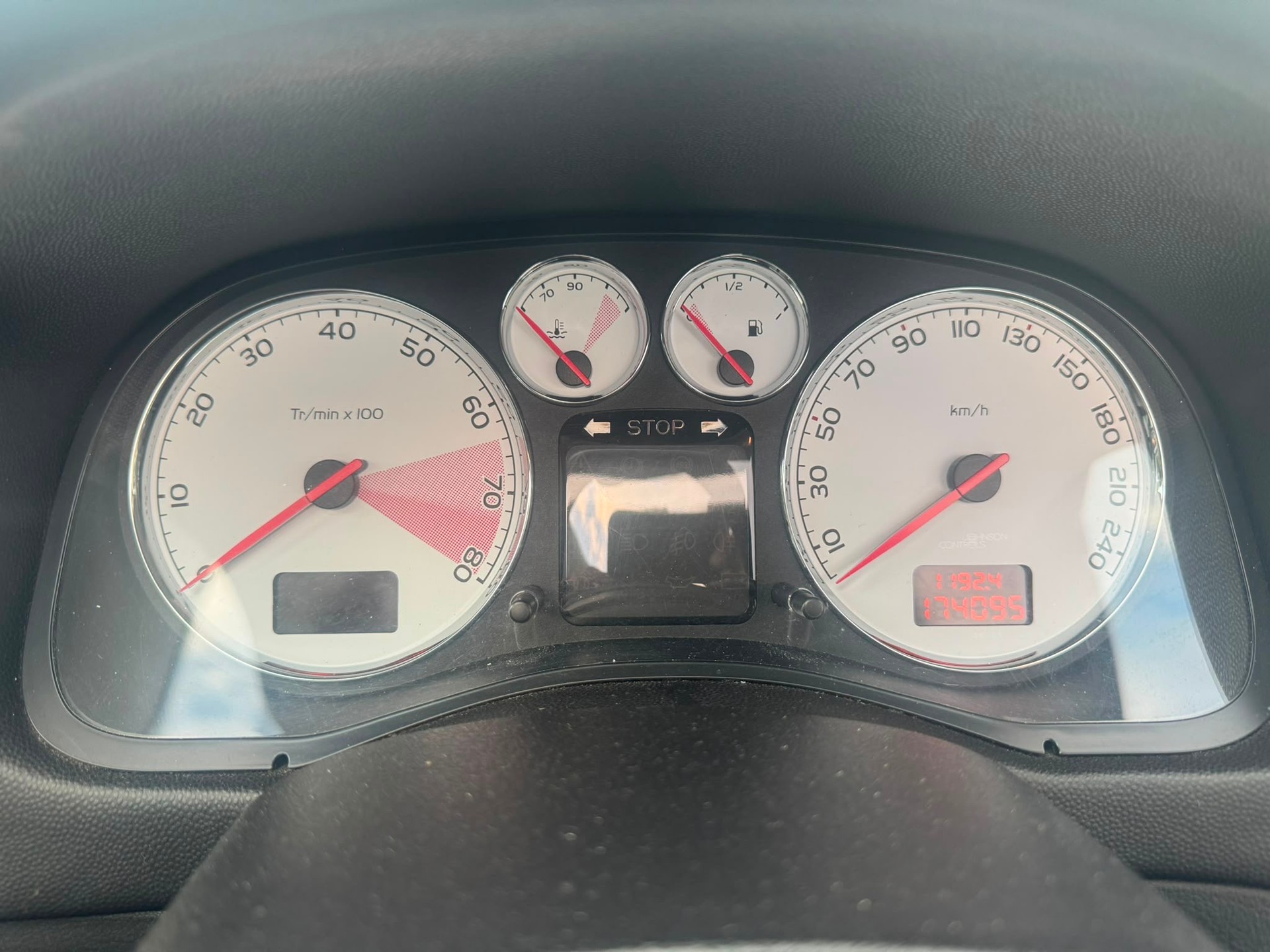 PEUGEOT 307 CC 2.0 16V Platinum Edition-image-9