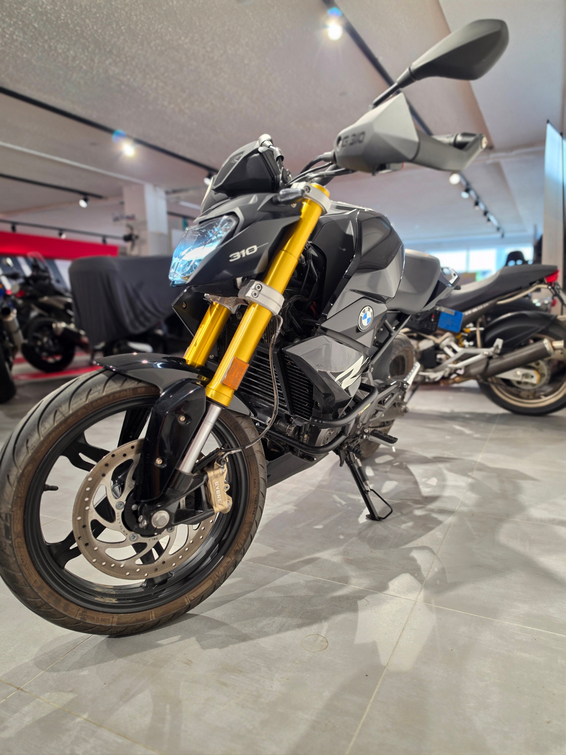 BMW G 310 R-showroom-element-3