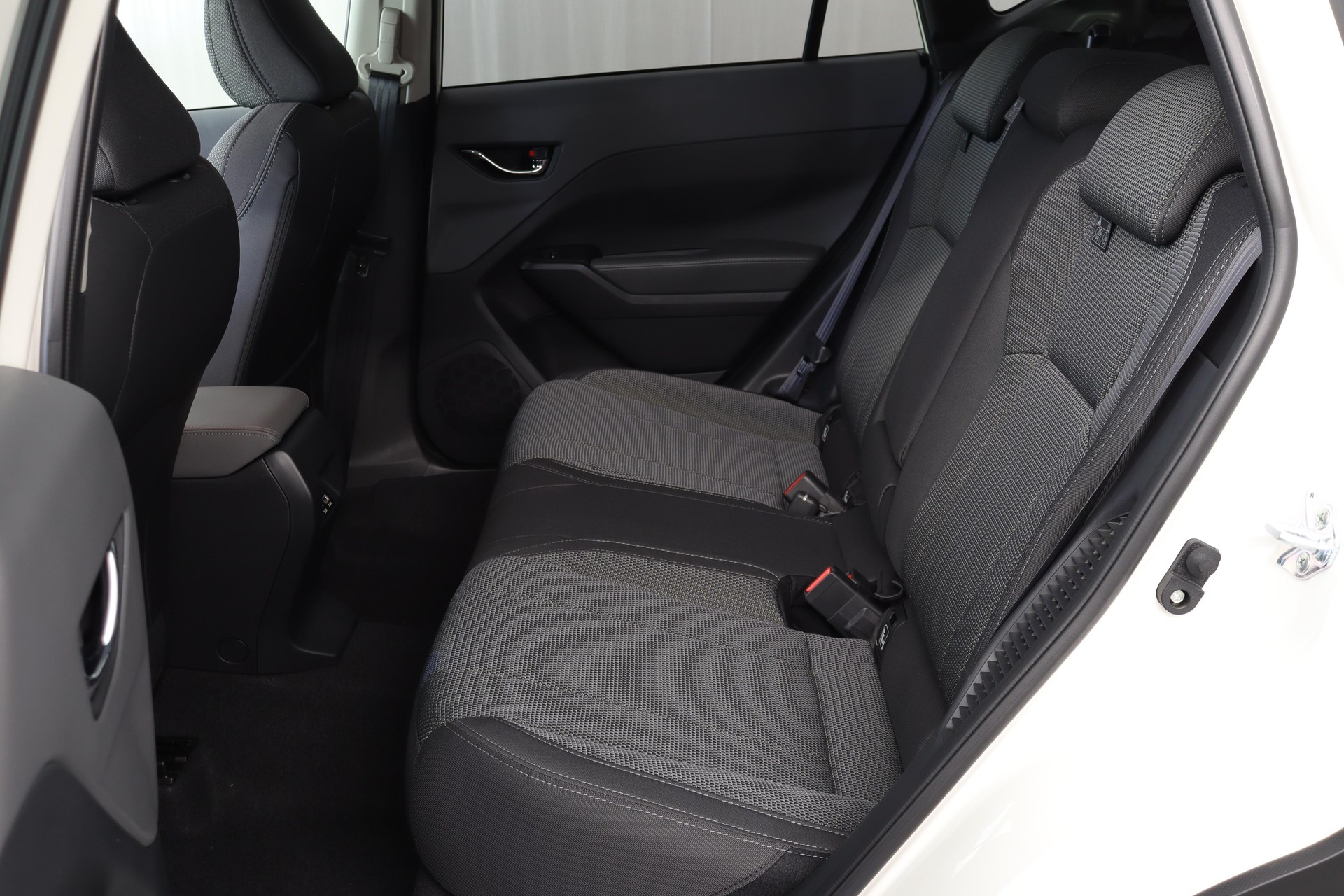 SUBARU Crosstrek 2.0i e-Boxer Swiss Plus-image-2
