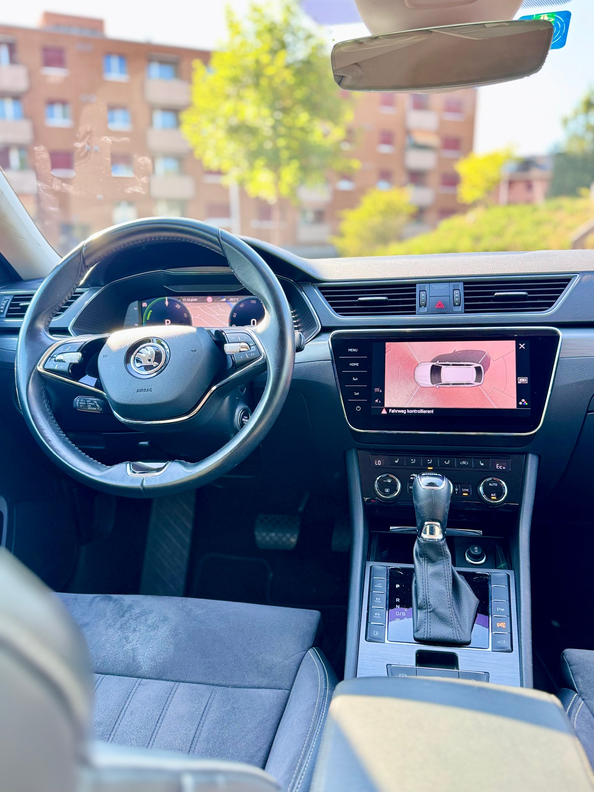 SKODA Superb 1.4 TSI Style PHEV DSC-image-11