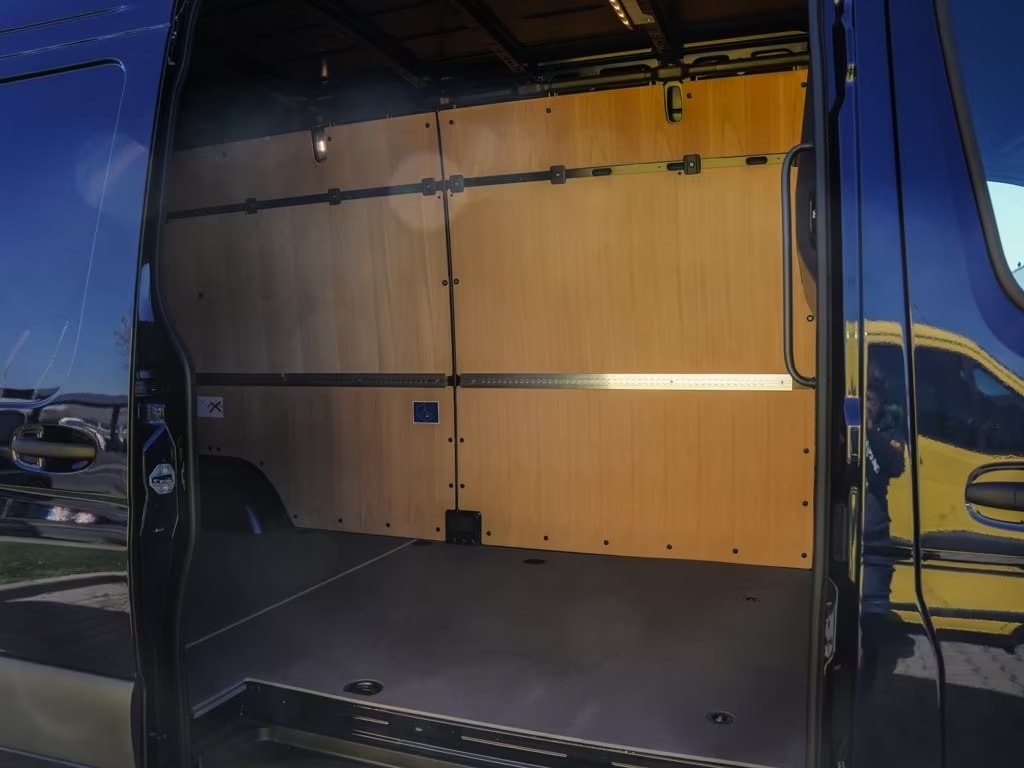 MERCEDES-BENZ Sprinter 319 CDI Extralang 9G-TRONIC 4x4-image-3