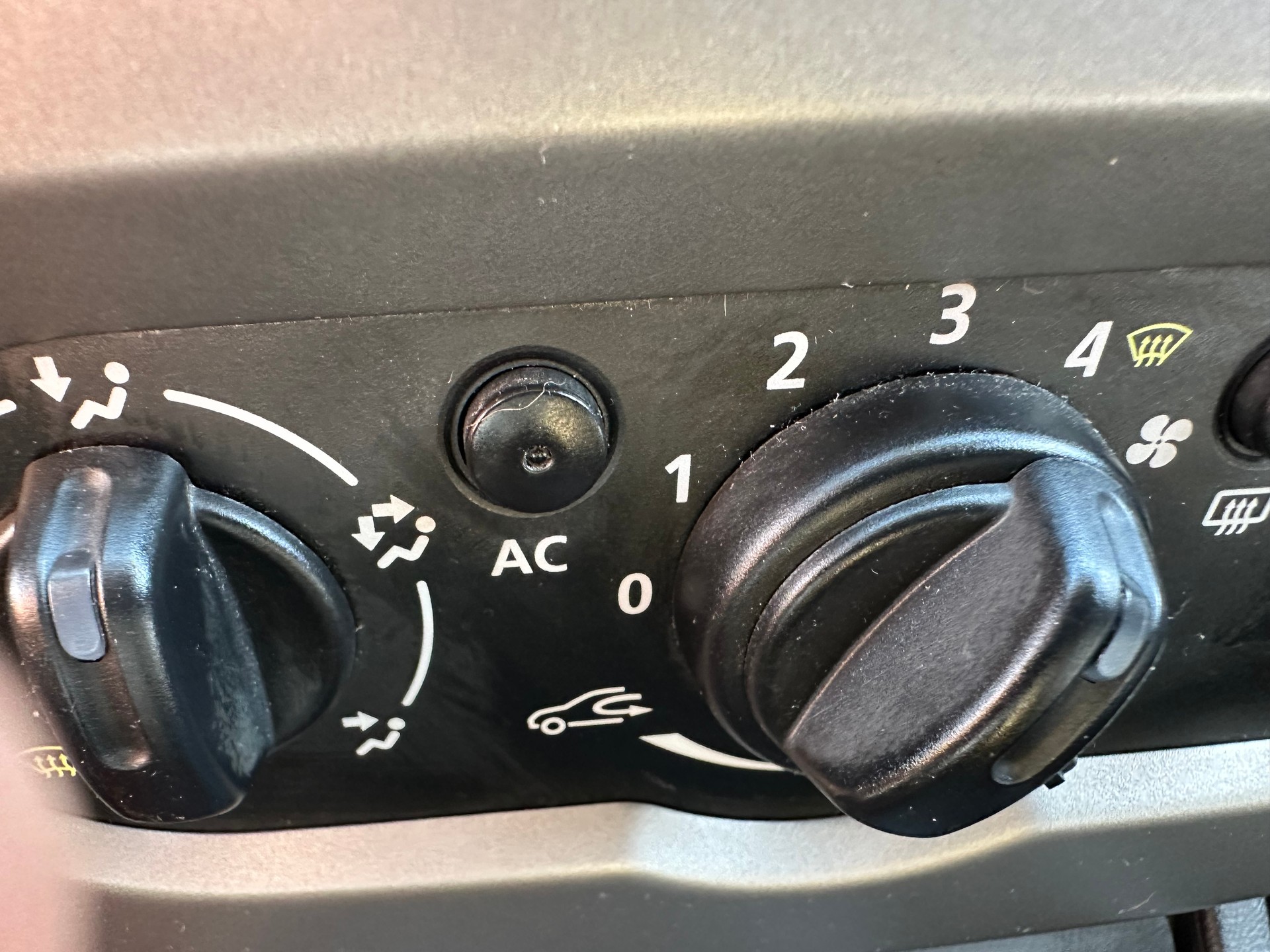 DACIA Duster 1.5 dCi Ambiance 4x4-image-12