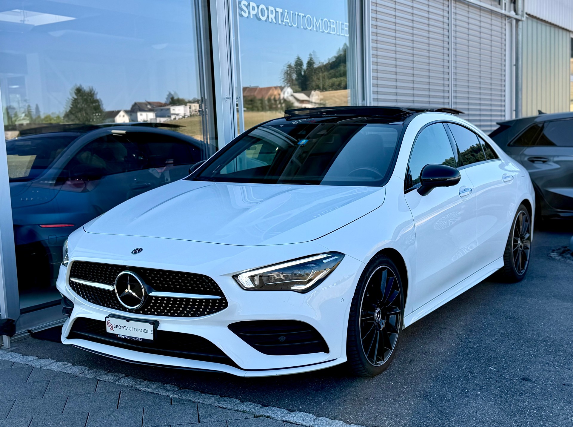 MERCEDES-BENZ CLA 220 AMG Line 7G-DCT 4Matic-image-2