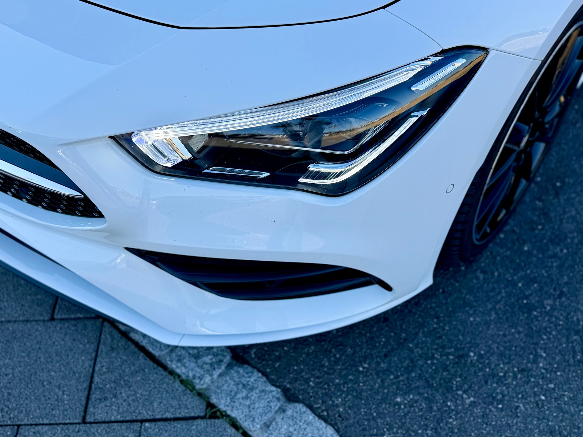 MERCEDES-BENZ CLA 220 AMG Line 7G-DCT 4Matic-image-5