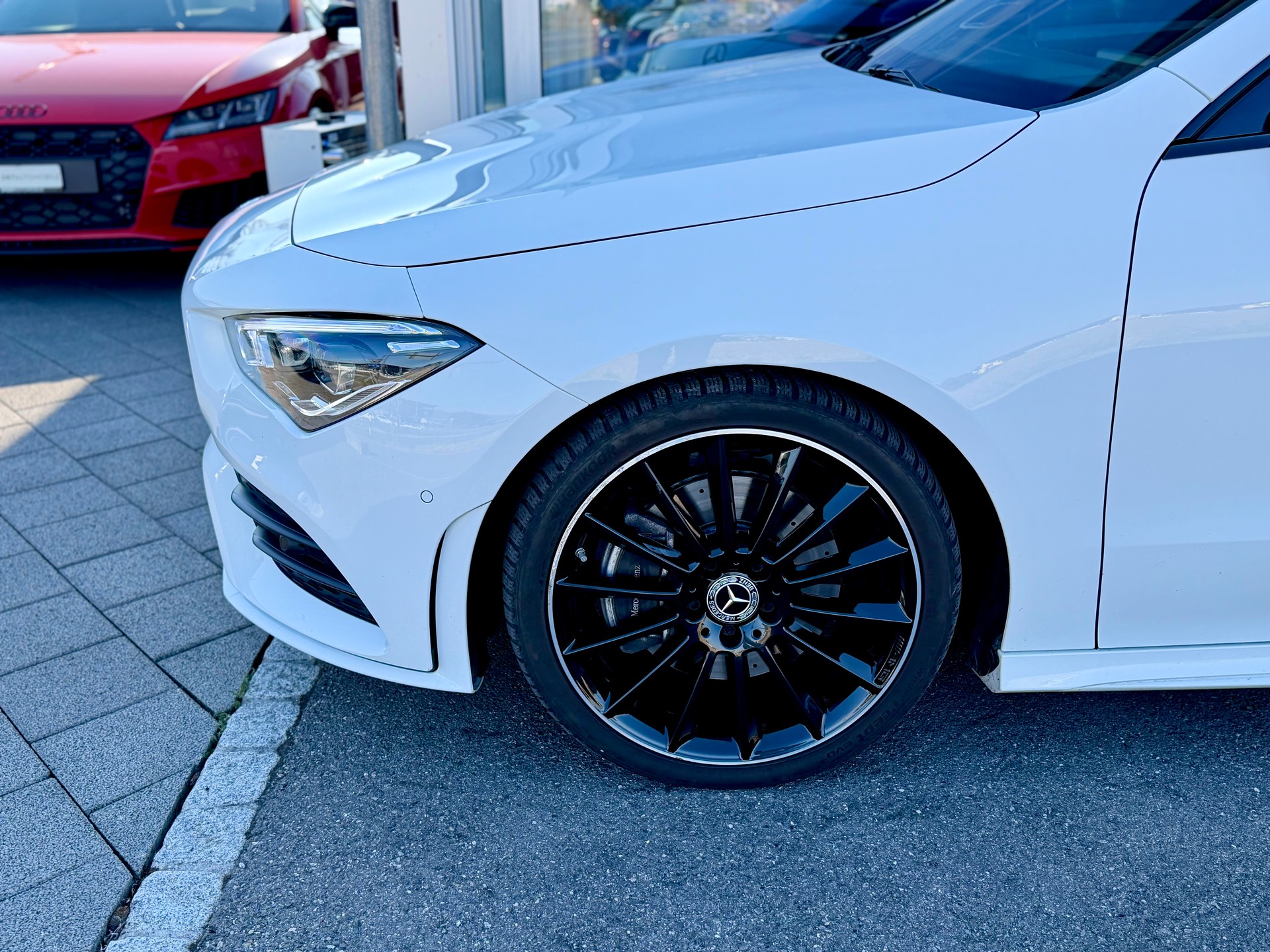 MERCEDES-BENZ CLA 220 AMG Line 7G-DCT 4Matic-image-4