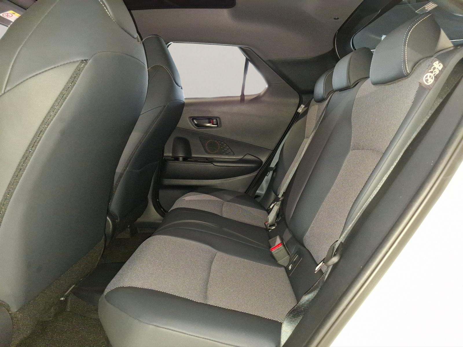TOYOTA C-HR 2.0 PHEV Style-image-9