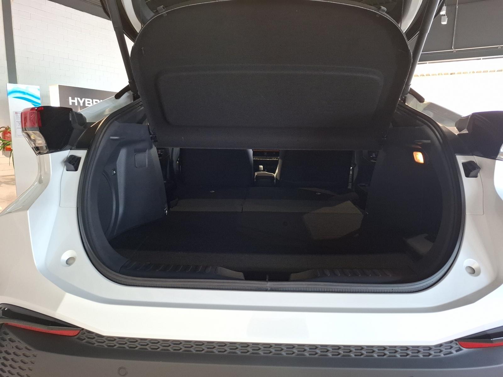 TOYOTA C-HR 2.0 PHEV Style-image-11