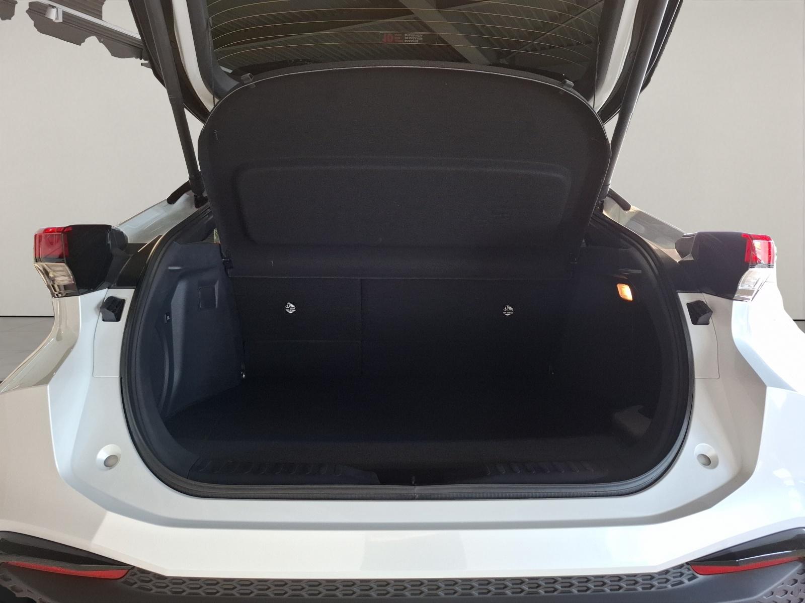 TOYOTA C-HR 2.0 PHEV Style-image-10