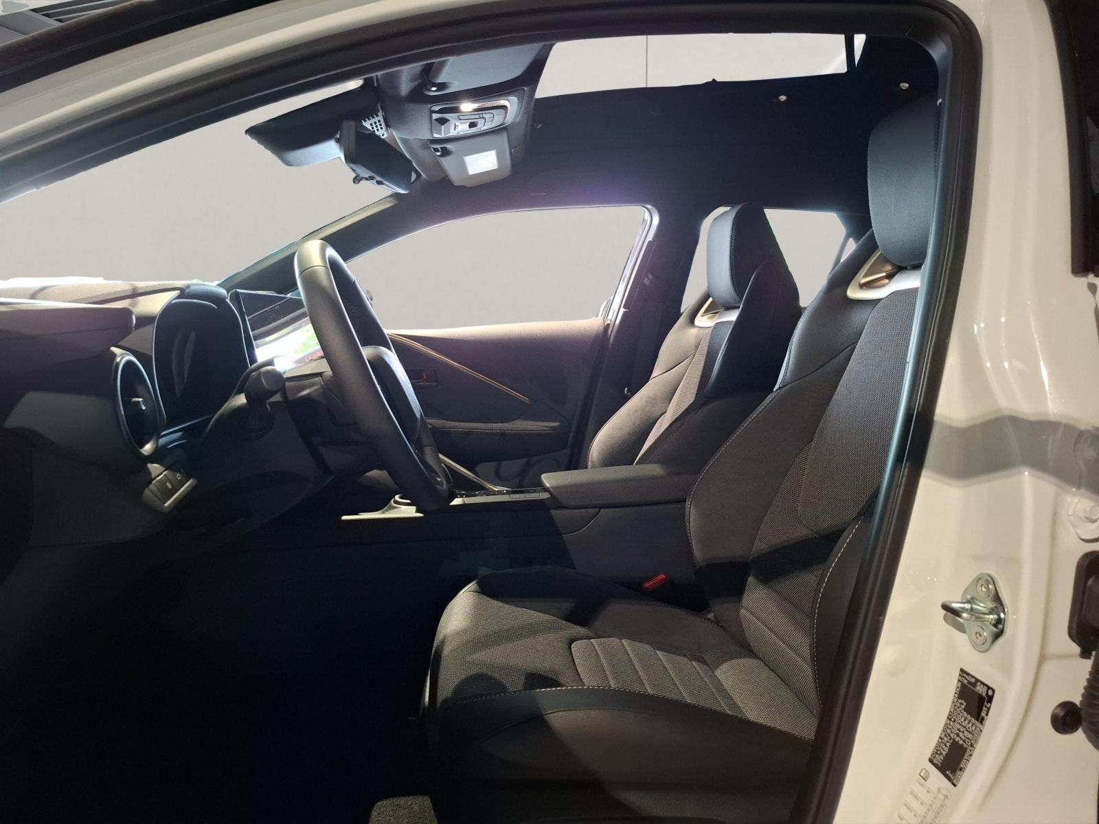 TOYOTA C-HR 2.0 PHEV Style-image-8