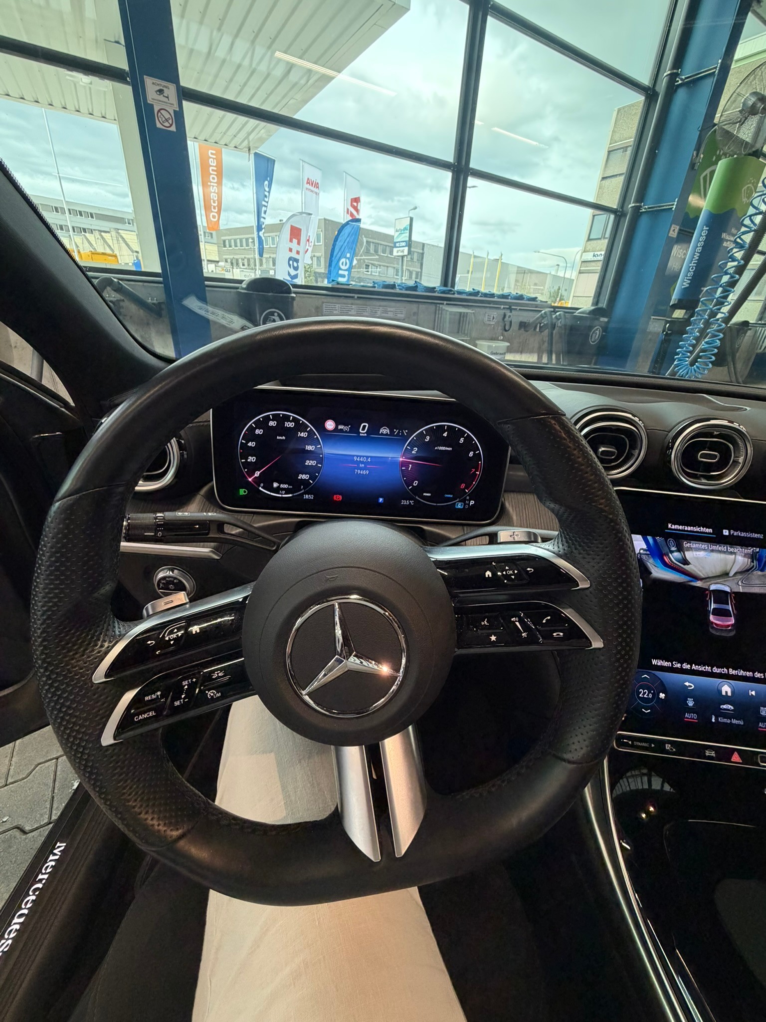 MERCEDES-BENZ C 200 AMG Line 4matic-image-4