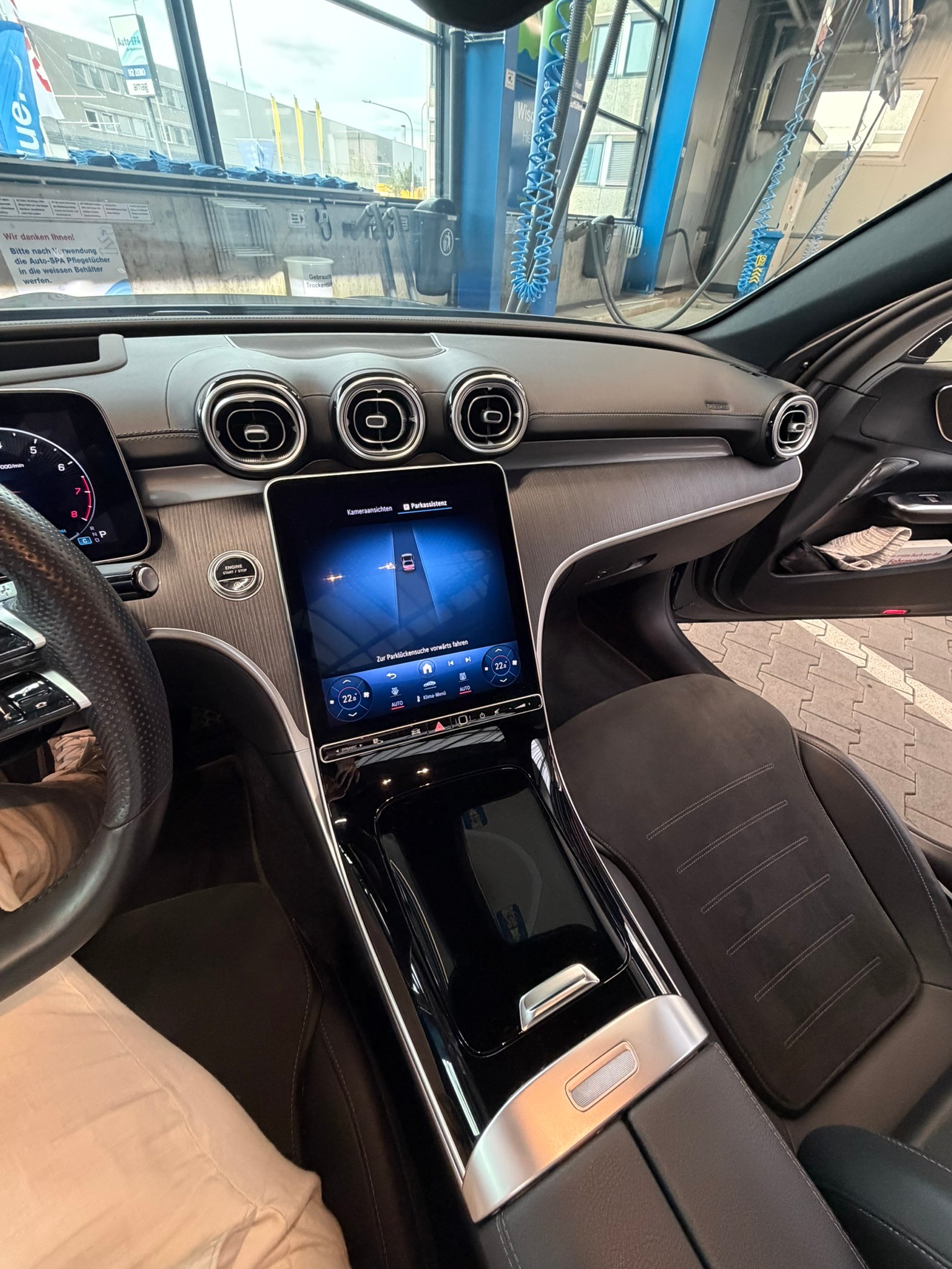 MERCEDES-BENZ C 200 AMG Line 4matic-image-5
