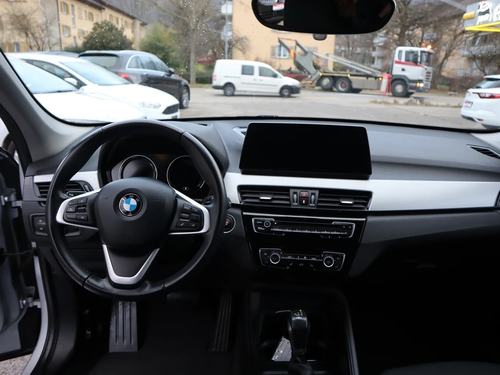 BMW X1 xDrive 25e Steptronic ** Head Up-Display ** Gr.Navi ** Parkhilfe v+h ** LED Licht **-image-10