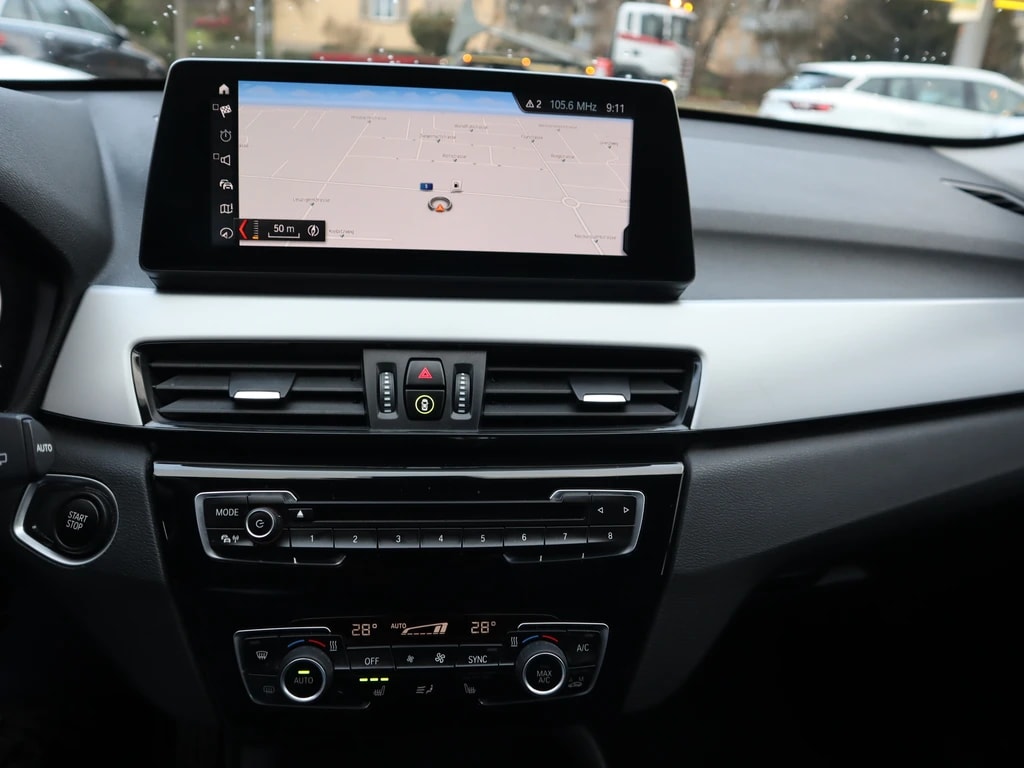 BMW X1 xDrive 25e Steptronic ** Head Up-Display ** Gr.Navi ** Parkhilfe v+h ** LED Licht **-image-8