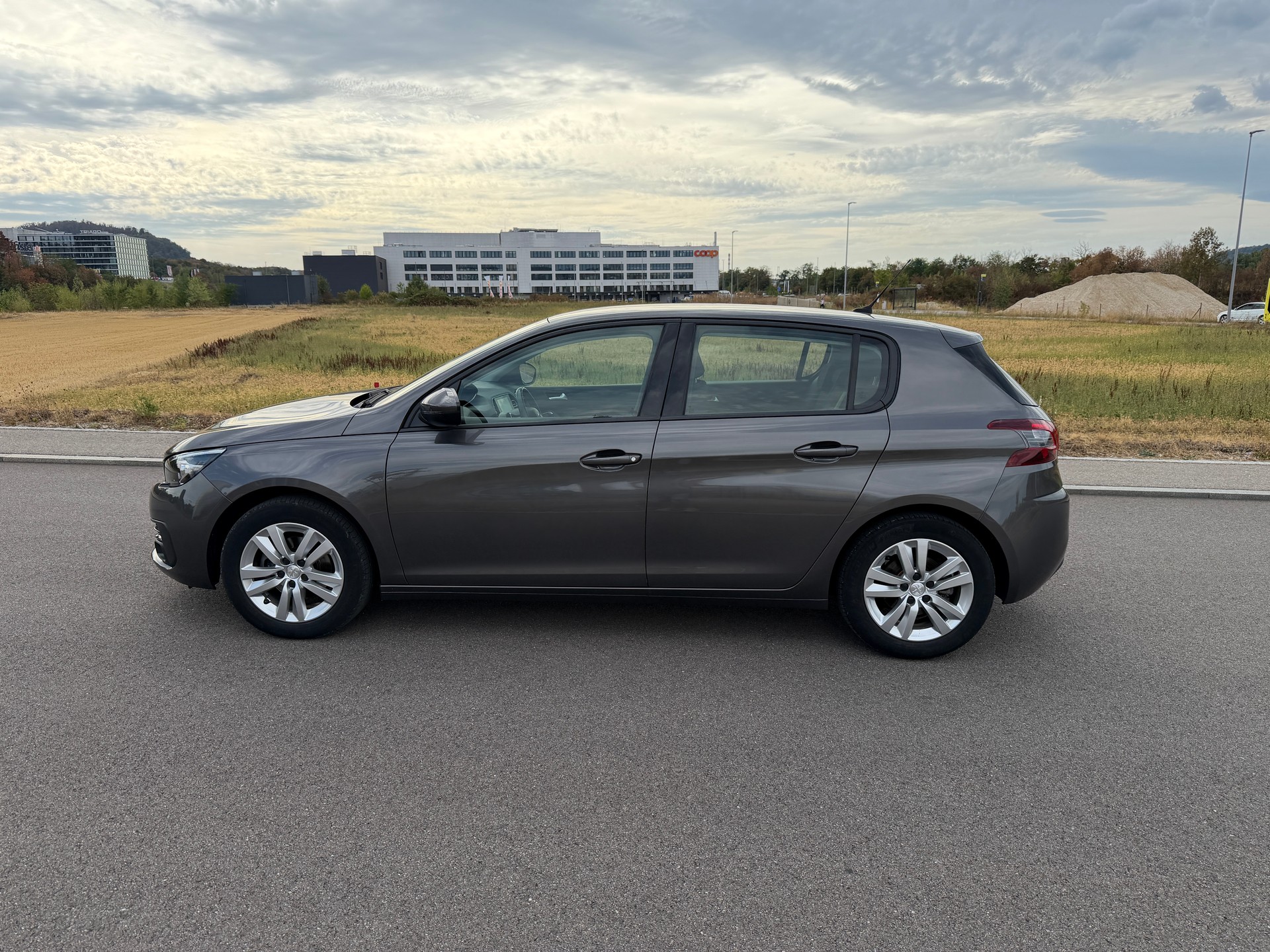 PEUGEOT 308 1.5 BlueHDI Active Pack EAT8-image-9
