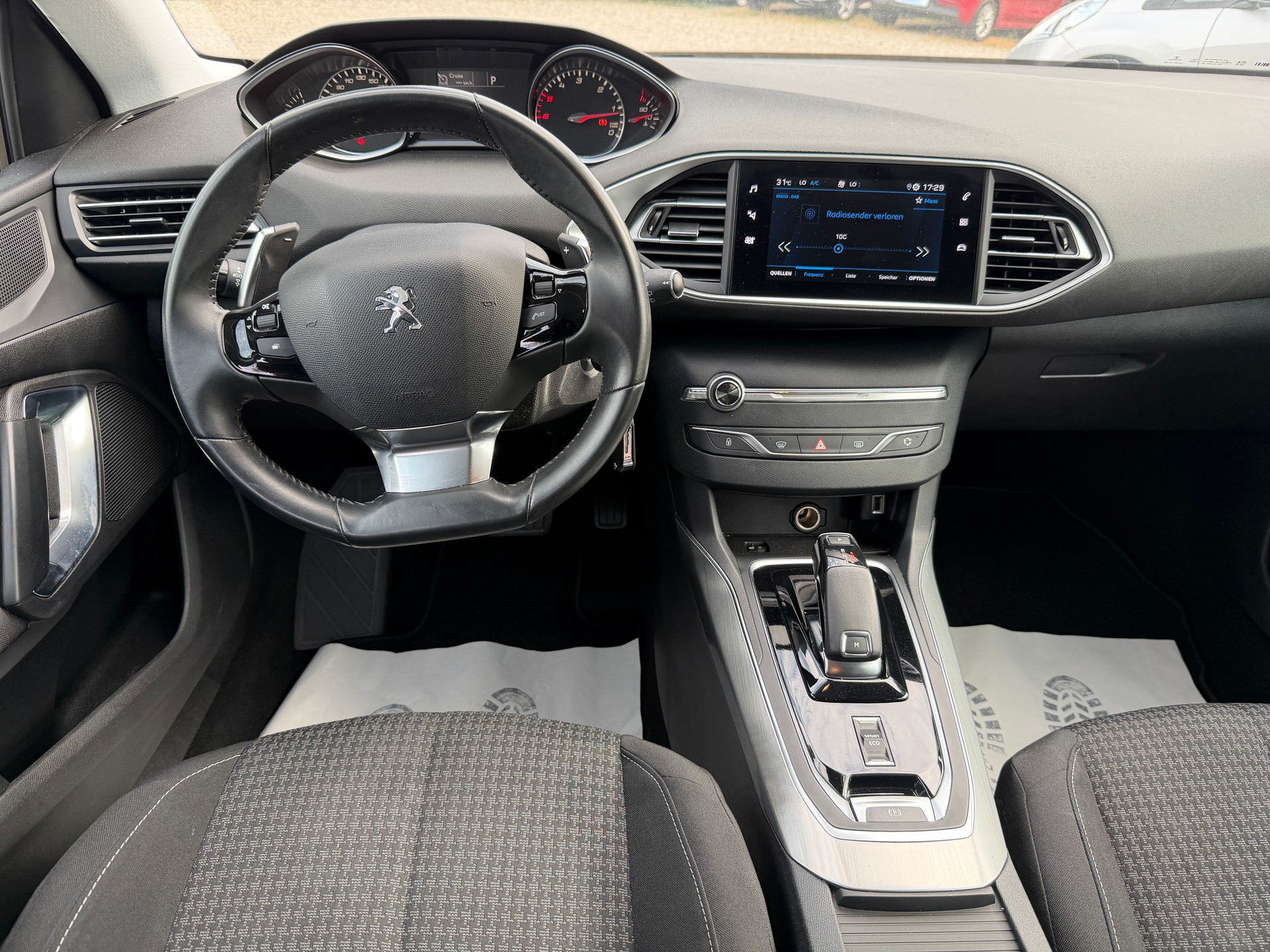 PEUGEOT 308 1.5 BlueHDI Active Pack EAT8-image-1