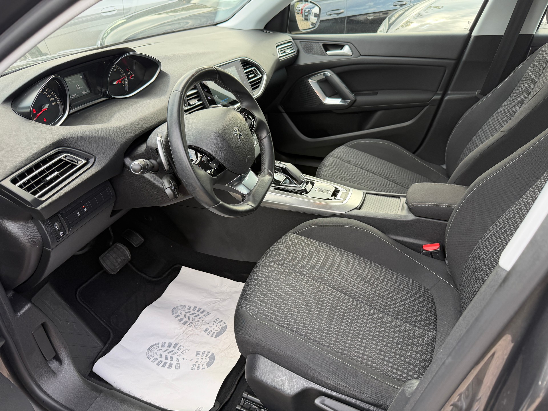 PEUGEOT 308 1.5 BlueHDI Active Pack EAT8-image-10
