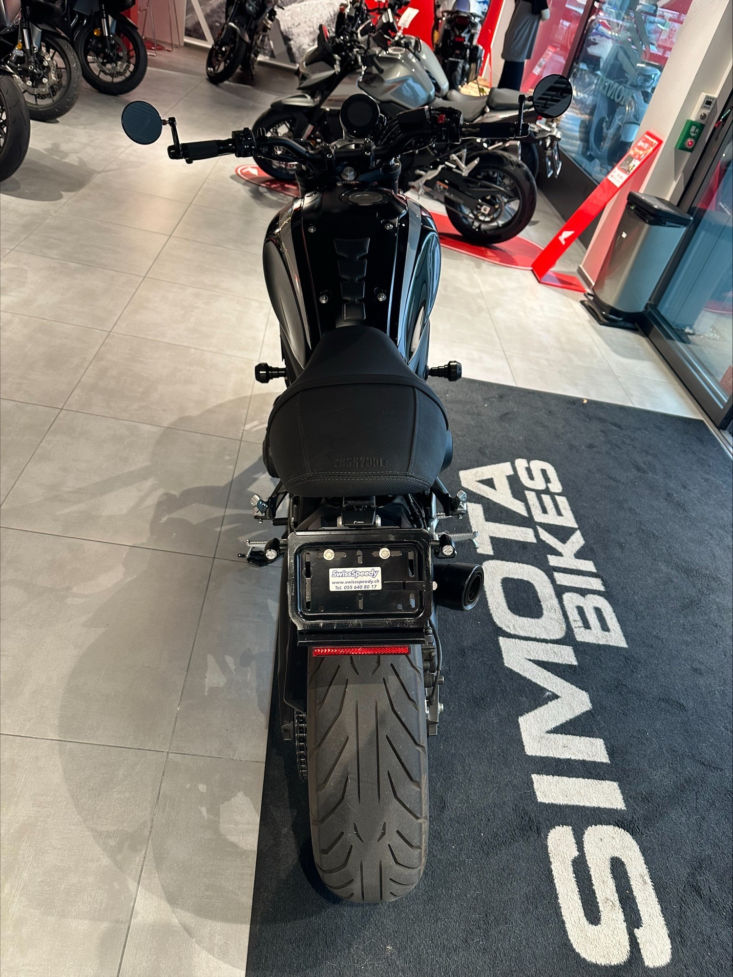YAMAHA XSR 900 80 Black-showroom-element-3