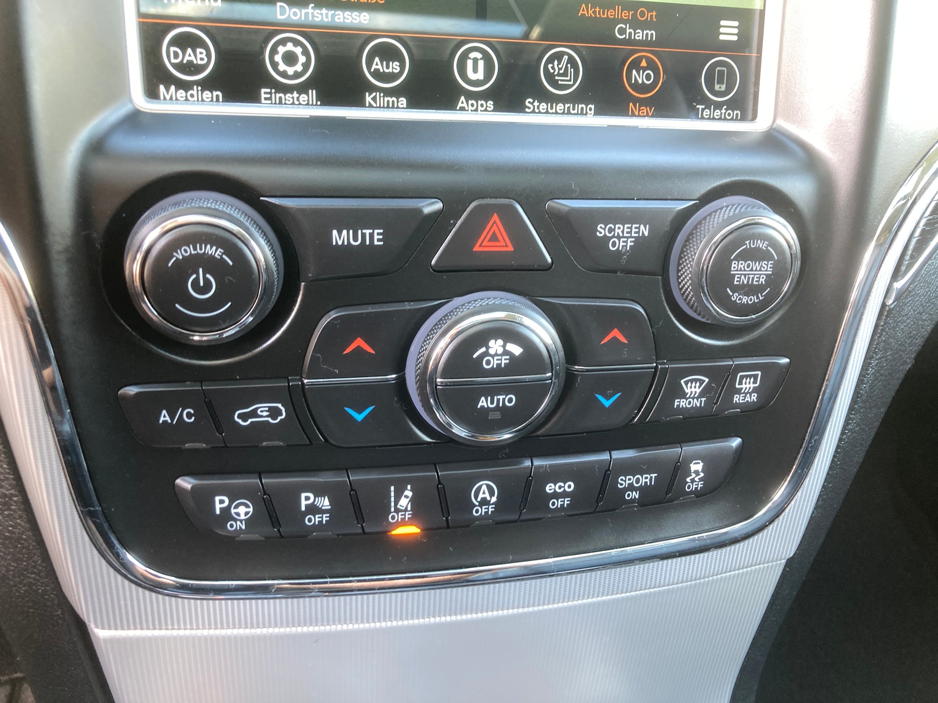 JEEP Grand Cherokee 3.0 CRD Summit Automatic mit Anhängerkupplung 3`500 KG-image-20