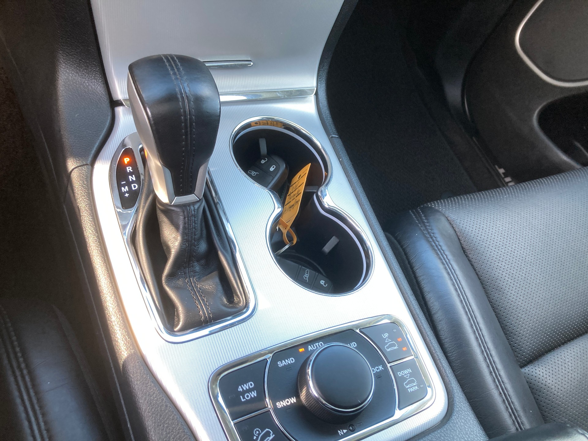 JEEP Grand Cherokee 3.0 CRD Summit Automatic mit Anhängerkupplung 3`500 KG-image-21