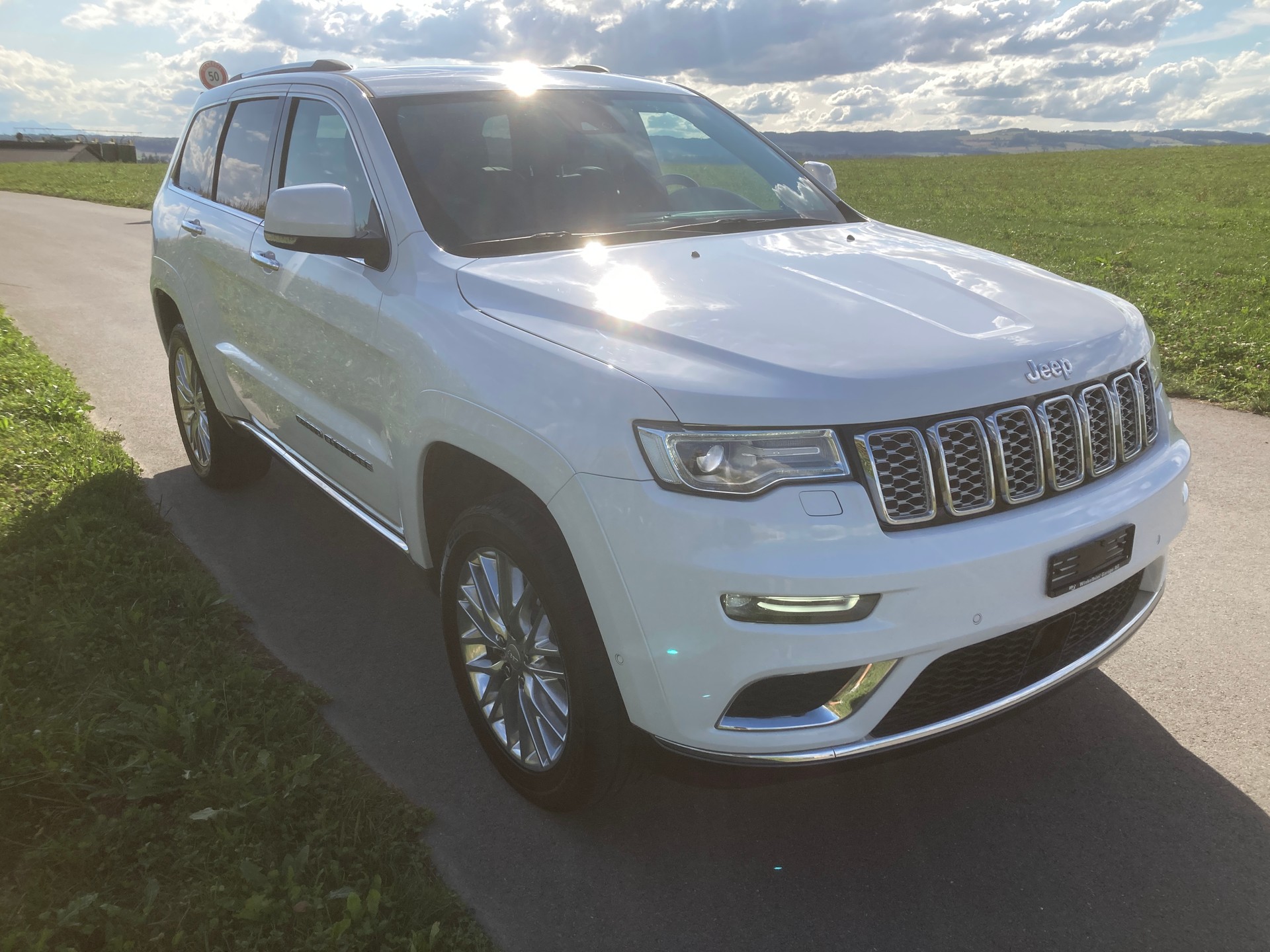 JEEP Grand Cherokee 3.0 CRD Summit Automatic mit Anhängerkupplung 3`500 KG-image-2