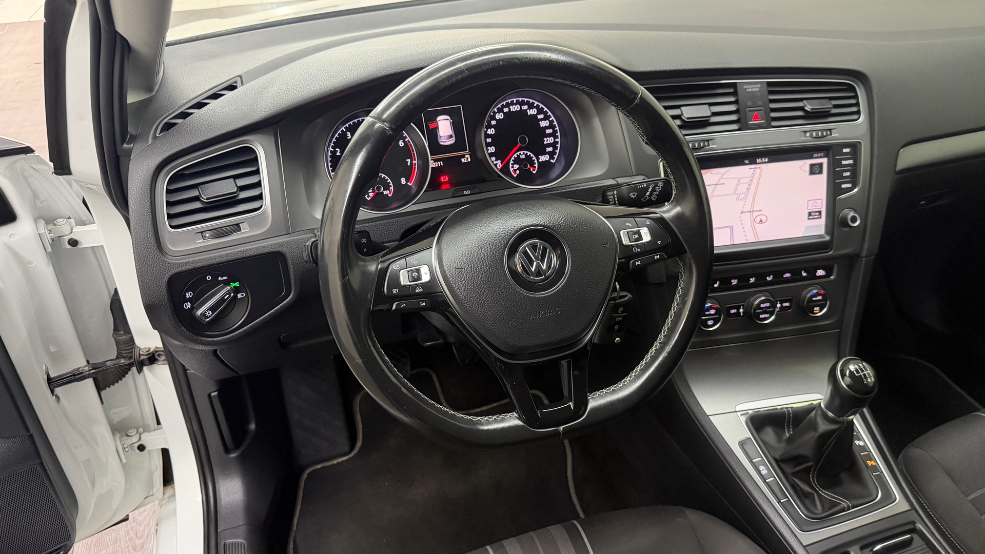 VW Golf 1.4 TSI Lounge-image-9