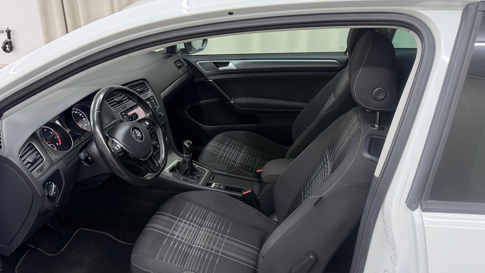 VW Golf 1.4 TSI Lounge-image-6