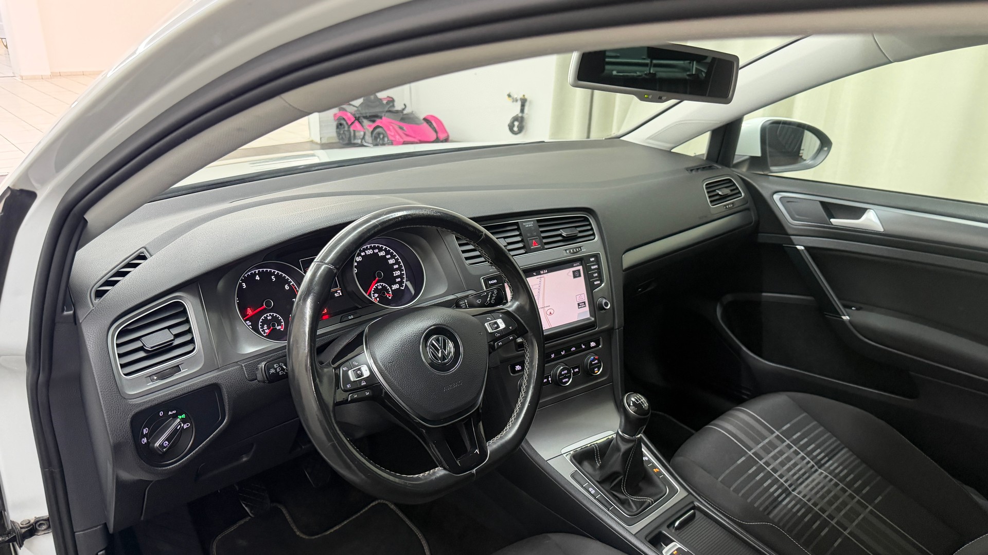 VW Golf 1.4 TSI Lounge-image-8