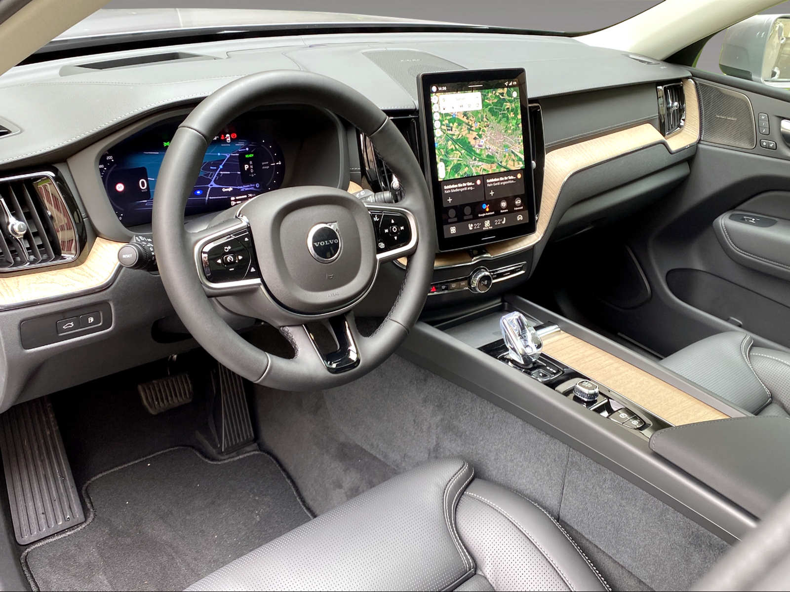 VOLVO XC60 2.0 T6 TE Ultra Bright eAWD-image-5
