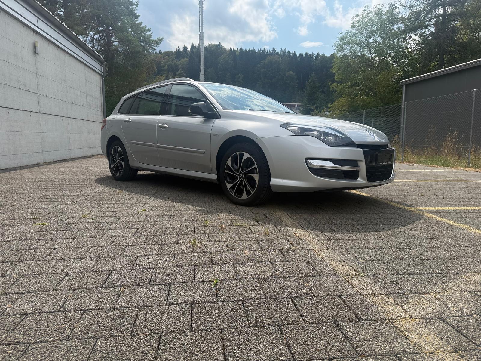 RENAULT Laguna Grandtour 2.0 dCi Bose Automatic-image-6