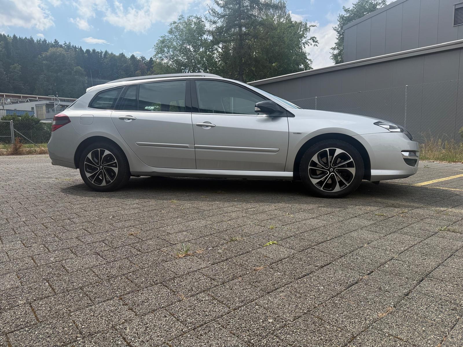 RENAULT Laguna Grandtour 2.0 dCi Bose Automatic-image-5