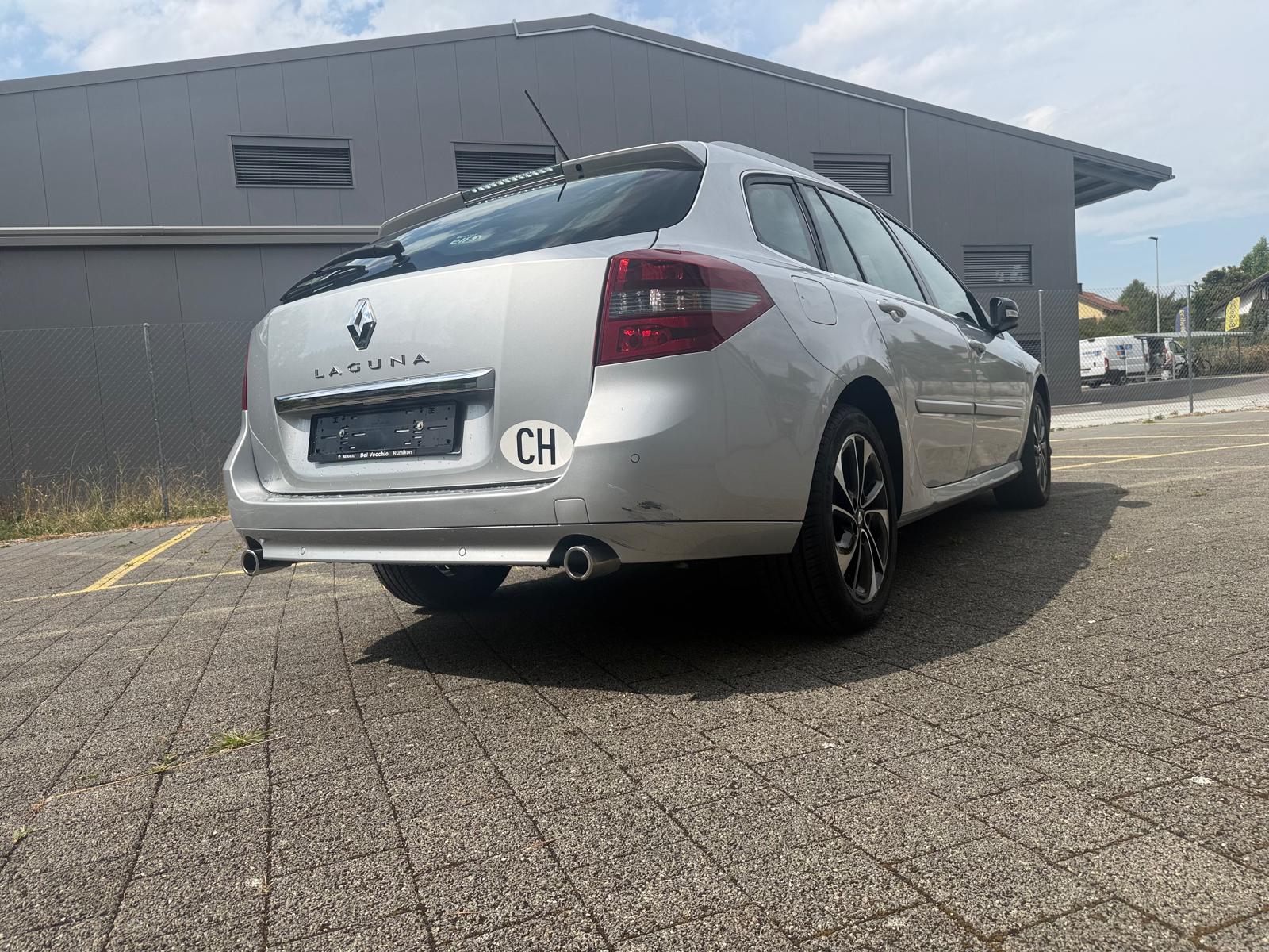 RENAULT Laguna Grandtour 2.0 dCi Bose Automatic-image-4