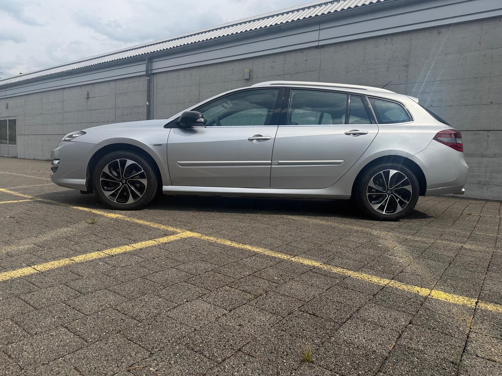 RENAULT Laguna Grandtour 2.0 dCi Bose Automatic-image-1