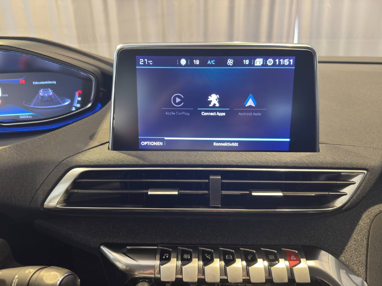 PEUGEOT 3008 1.5 BlueHDi Allure-image-10