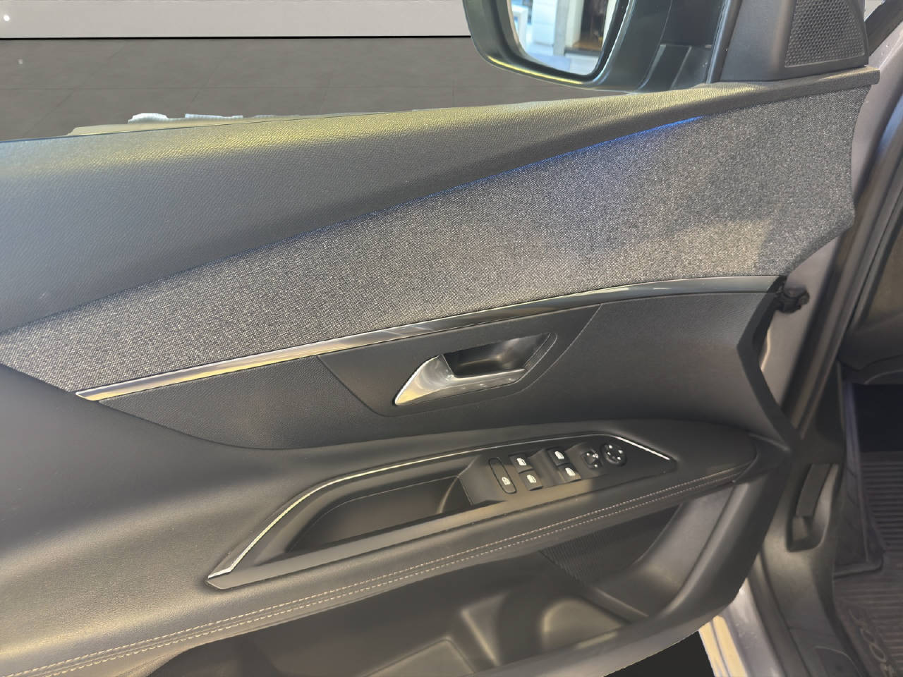 PEUGEOT 3008 1.5 BlueHDi Allure-image-13