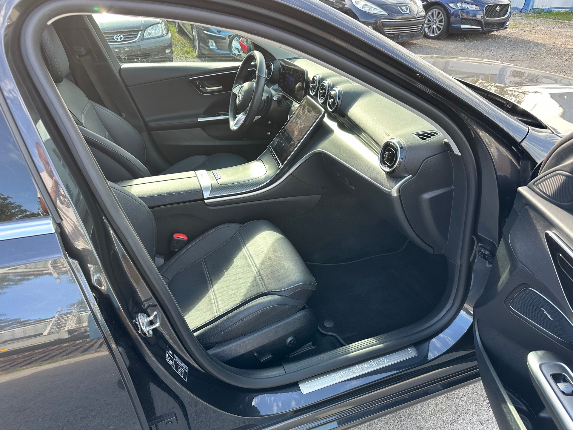 MERCEDES-BENZ C 220 d 4Matic Avantgarde-image-12