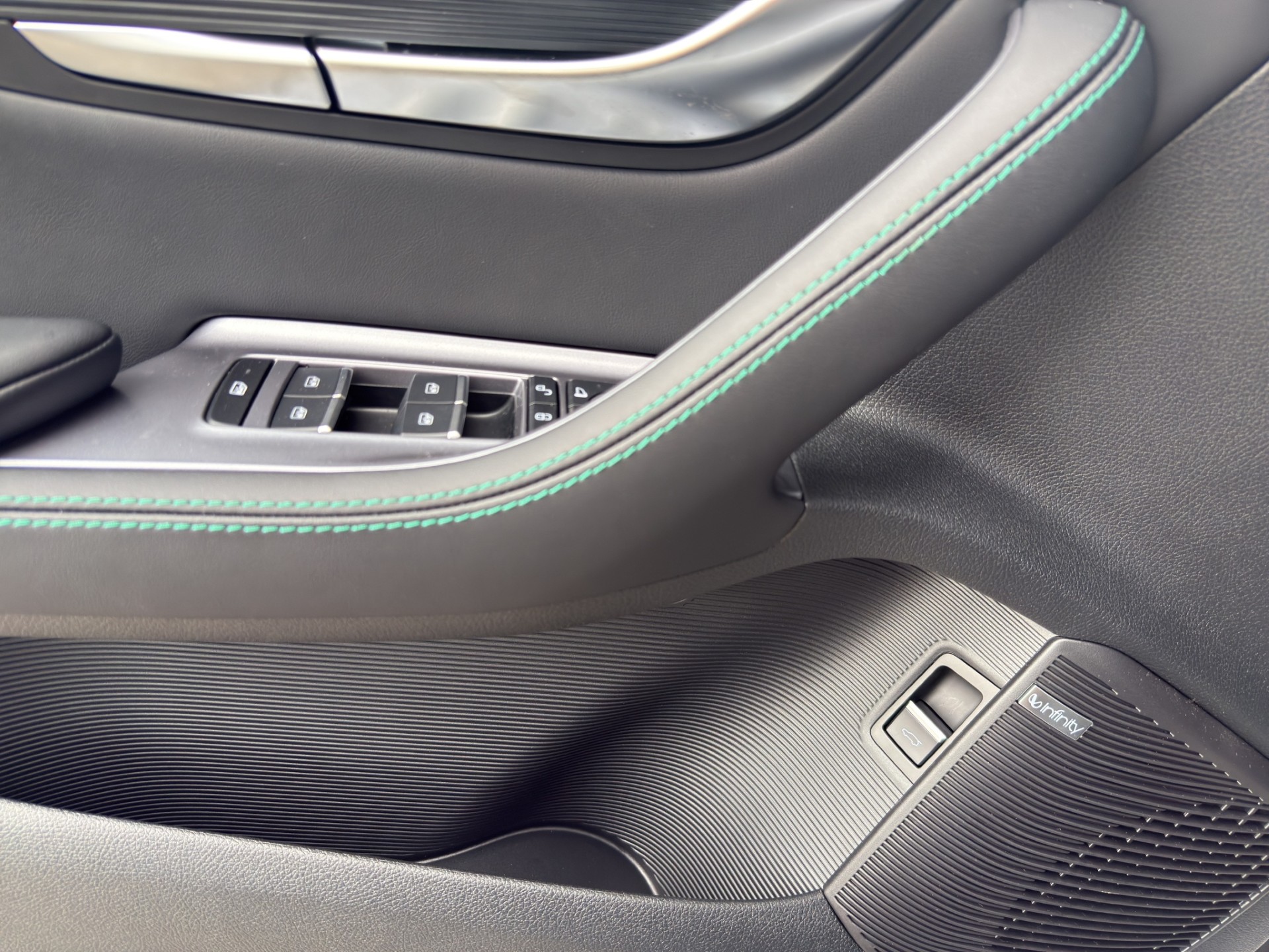 BYD Seal U DM-i Design AWD-image-11