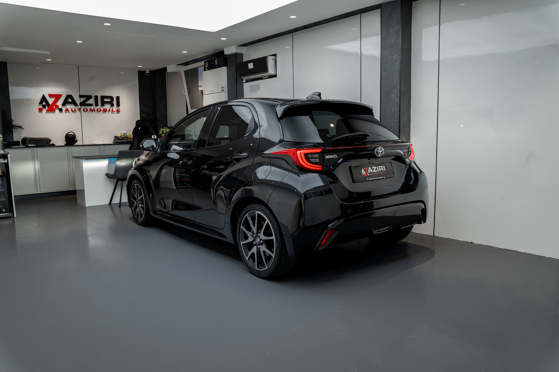 TOYOTA Yaris 1.5 Premium e-CVT-image-6