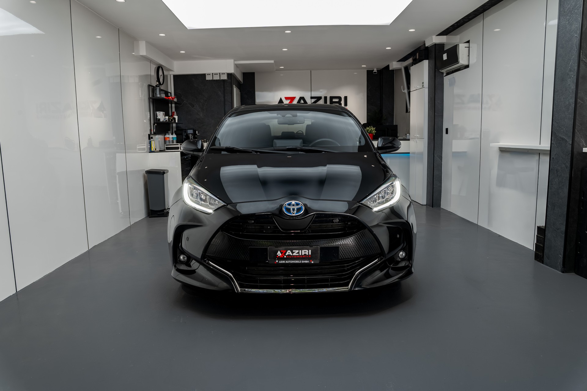 TOYOTA Yaris 1.5 Premium e-CVT-image-1