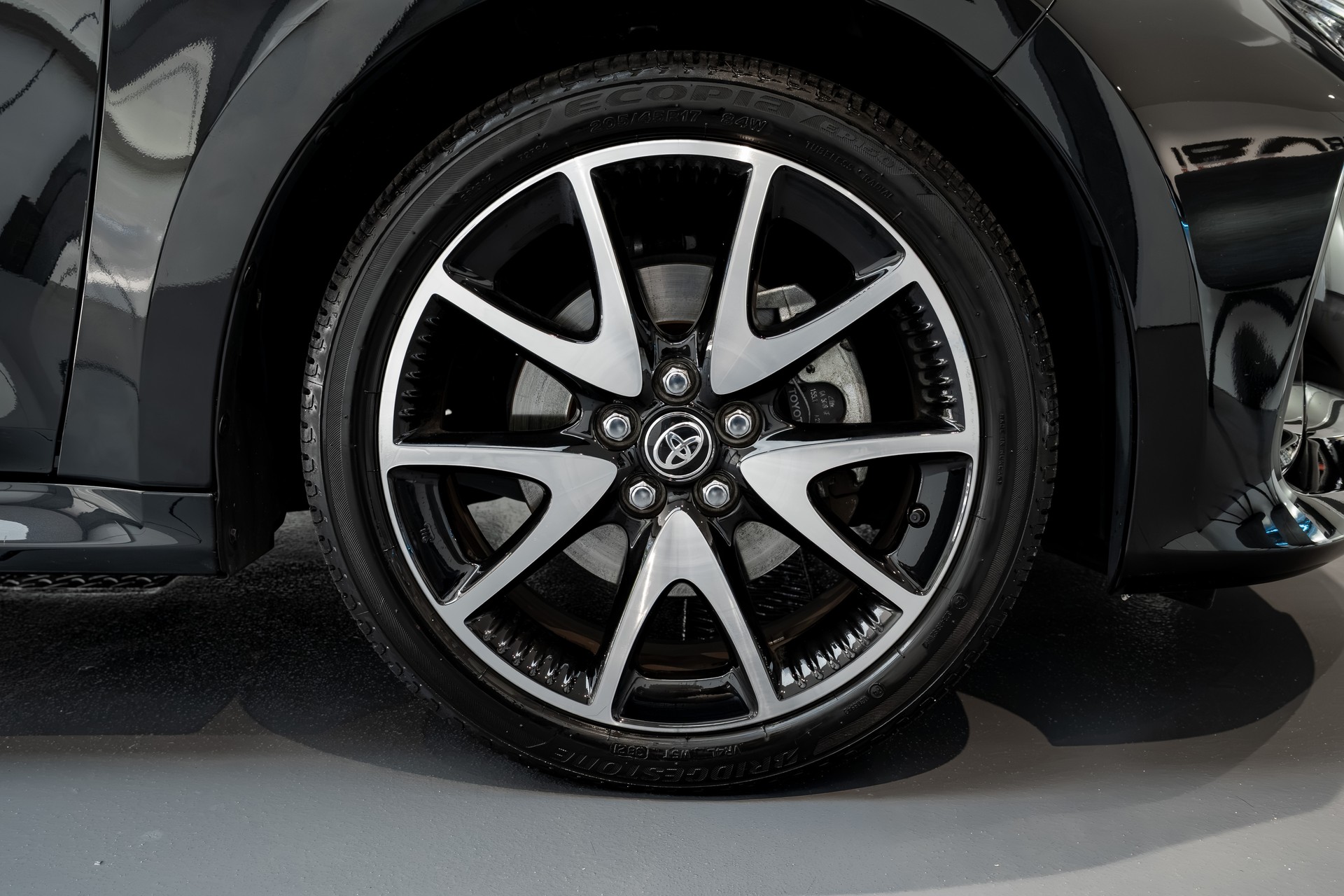 TOYOTA Yaris 1.5 Premium e-CVT-image-3