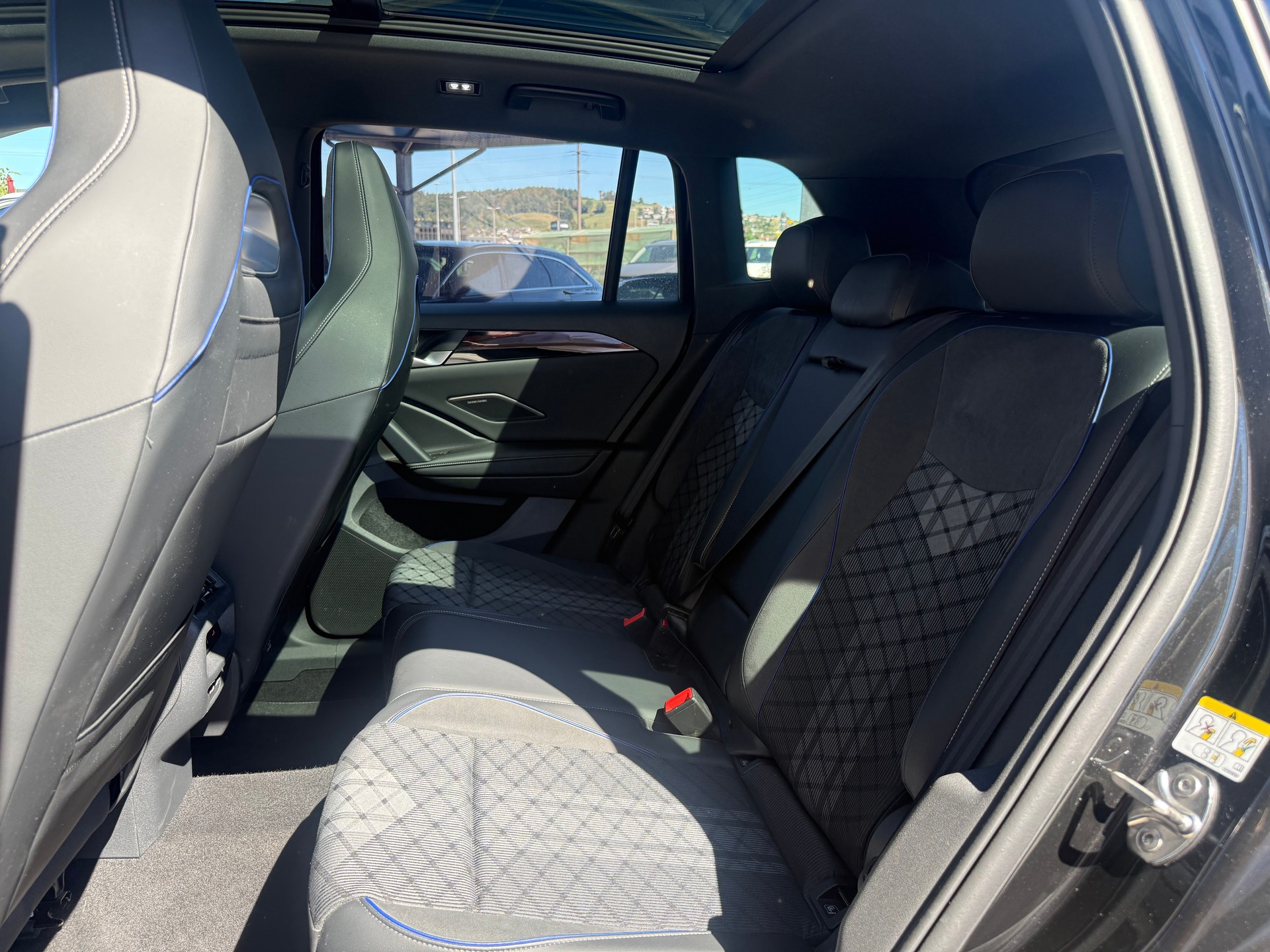 VW Tiguan 2.0 TSI R-Line DSG 4motion-image-11