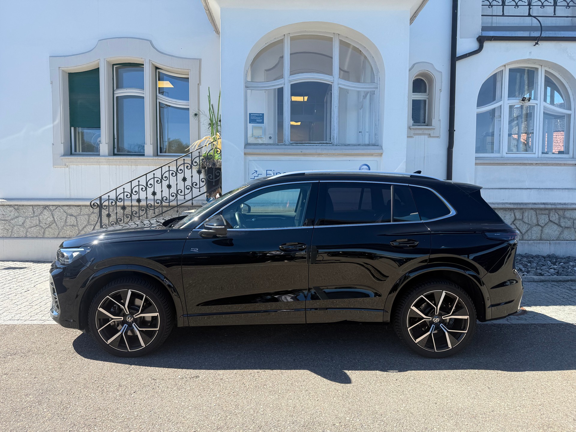 VW Tiguan 2.0 TSI R-Line DSG 4motion-image-3