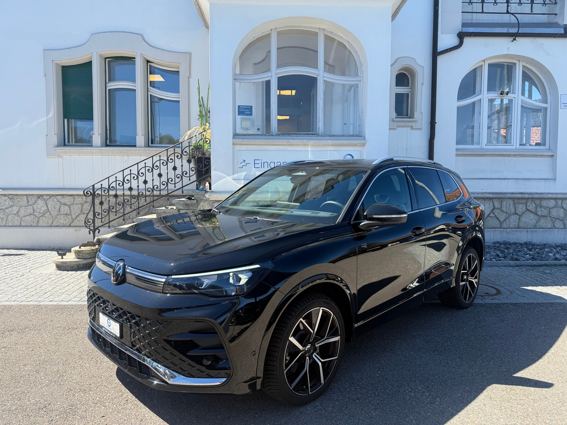 VW Tiguan 2.0 TSI R-Line DSG 4motion-image-0